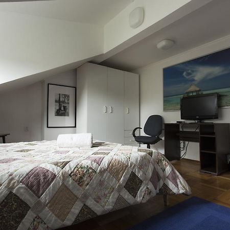 Rent0Nline Brwinow Rooms Екстер'єр фото