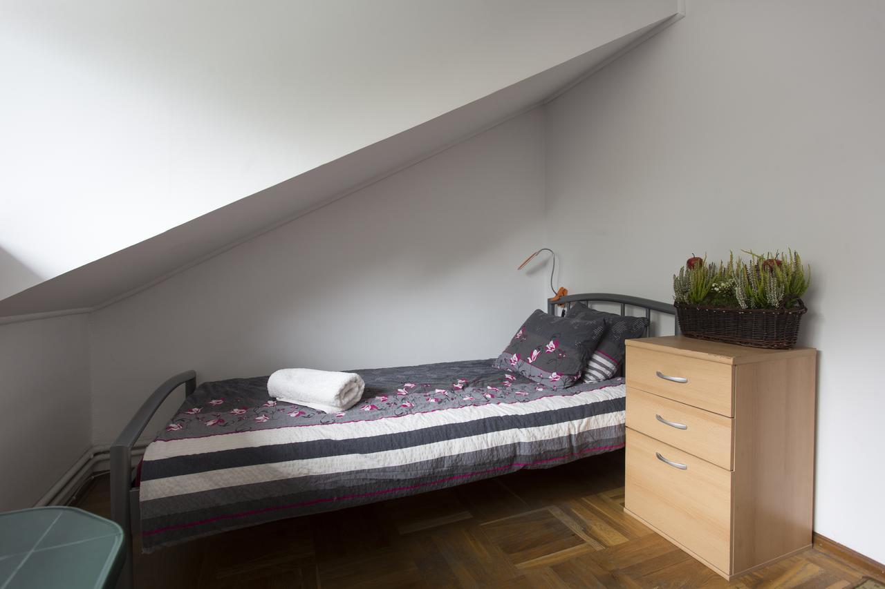 Rent0Nline Brwinow Rooms Екстер'єр фото